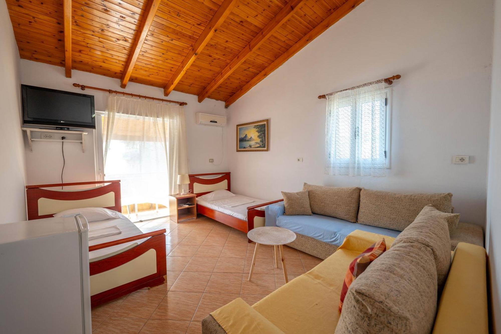 Hotel Portokali Himare Exterior foto